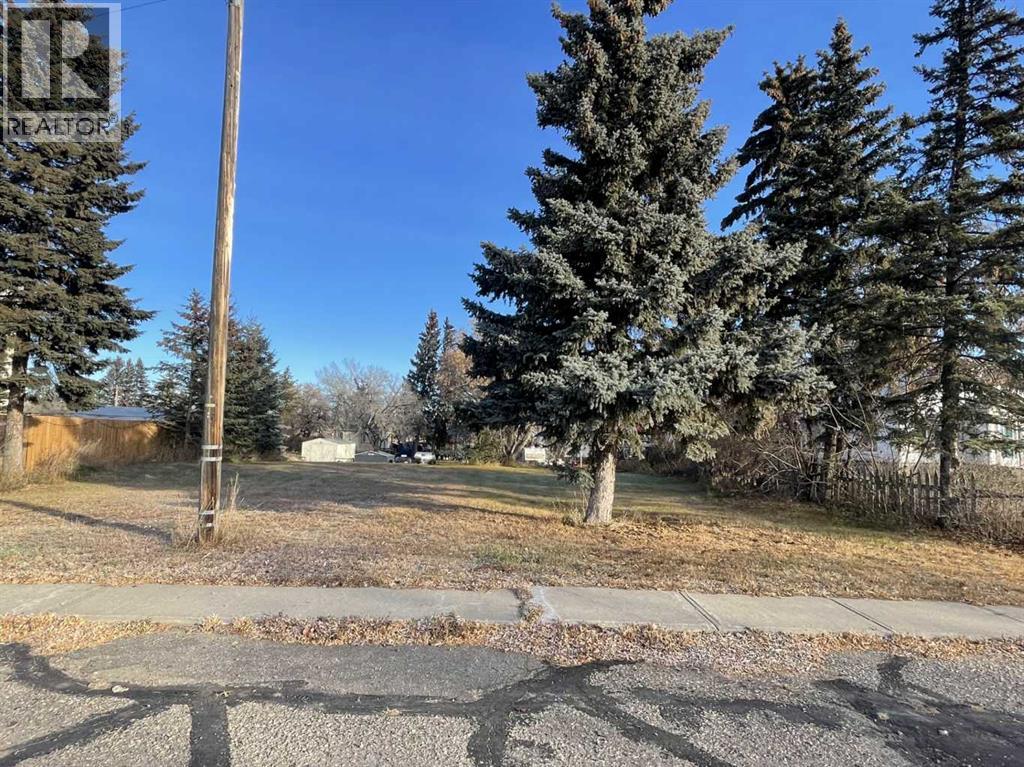 4922 50 Avenue Property Photo 1