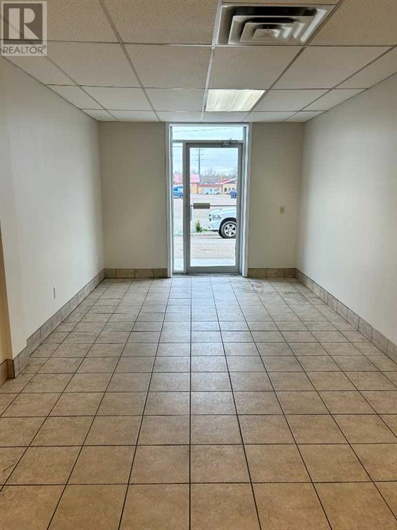 1, 4622 61 Street Property Photo 2