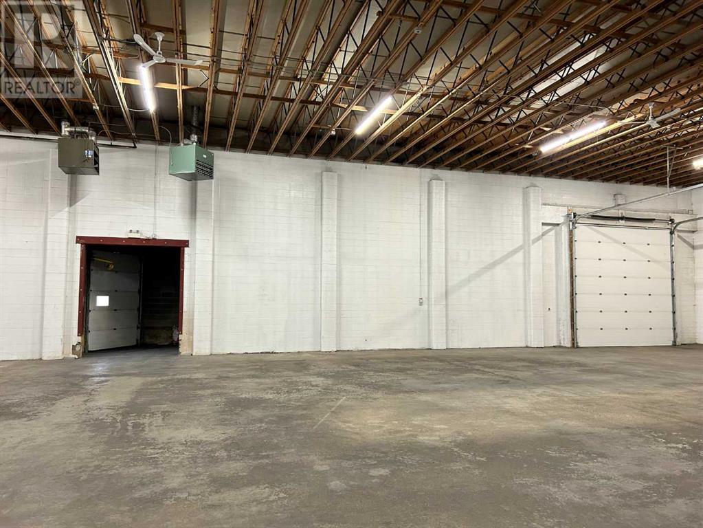 1, 4622 61 Street Property Photo 4