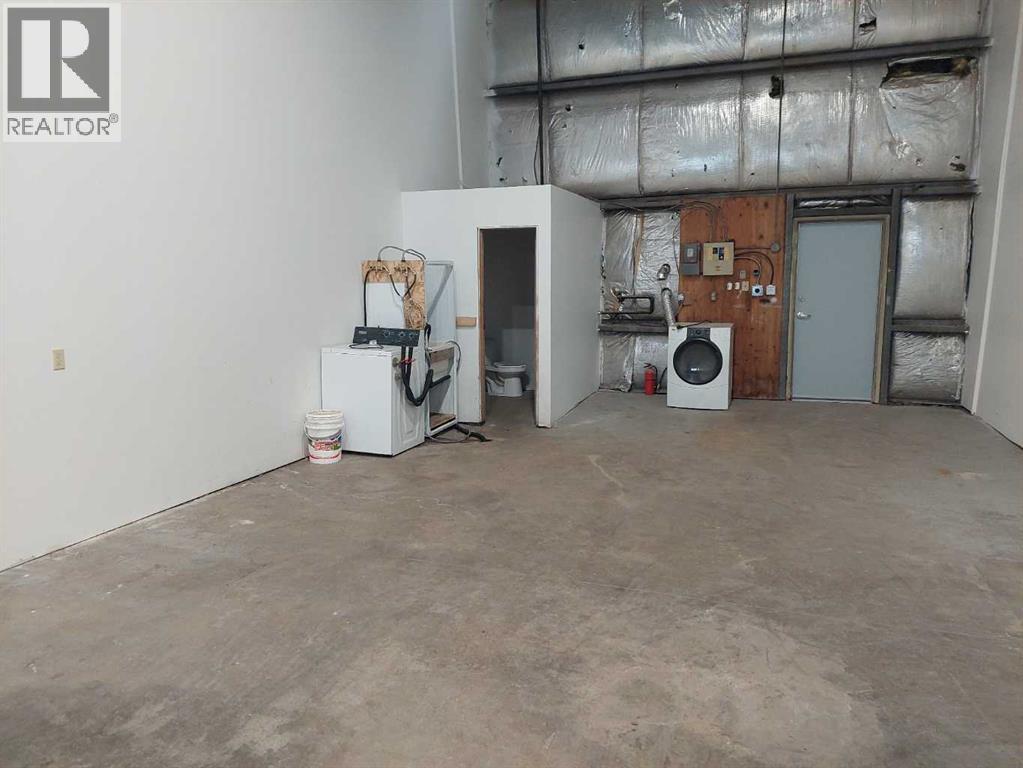 5, 7836 49 Avenue Property Photo 2