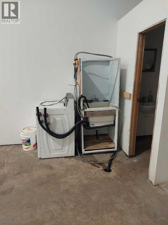 5, 7836 49 Avenue Property Photo 4