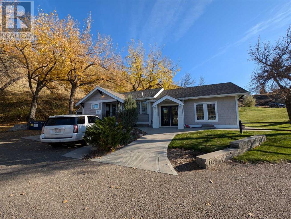 17 Dunmore Road Se Property Photo 2