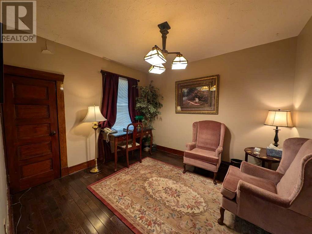 17 Dunmore Road Se Property Photo 24