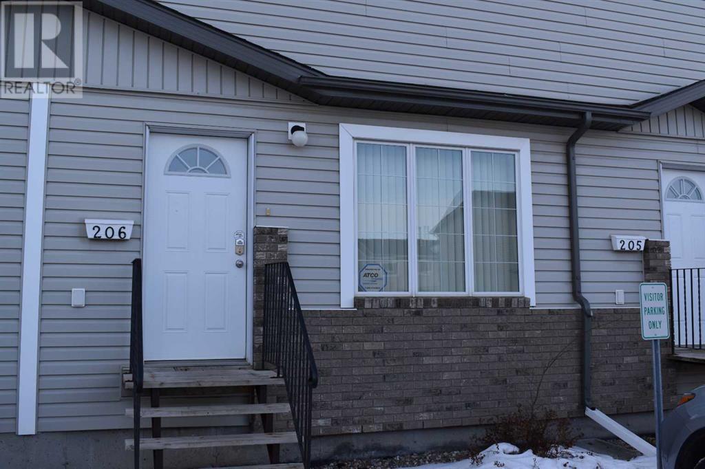 4801 47 Avenue Property Photo 1