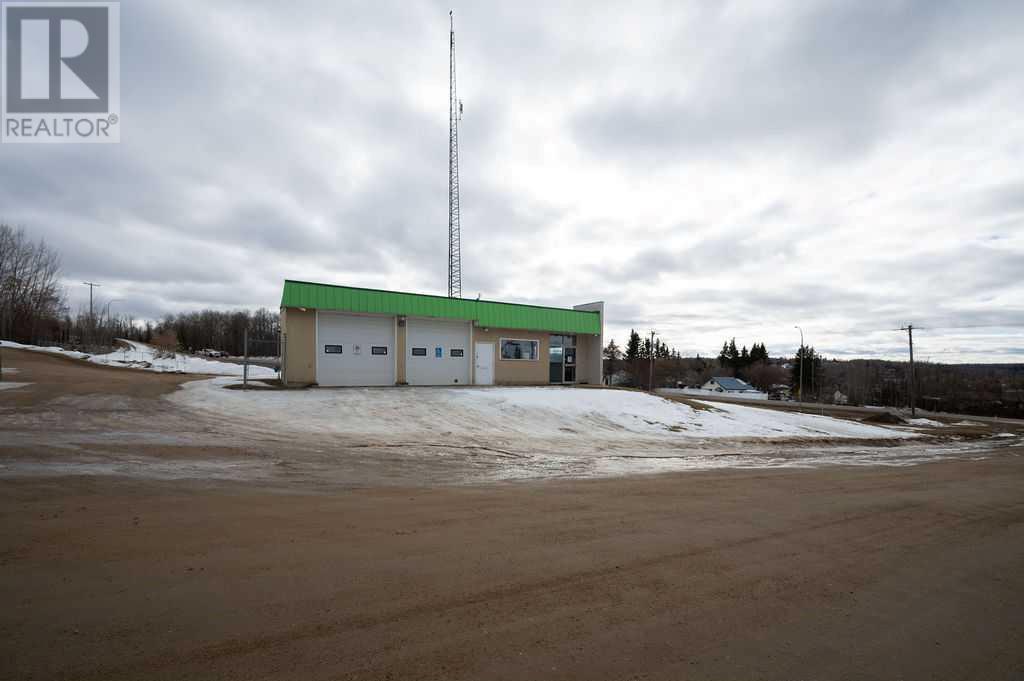 4004 50 Avenue Property Photo