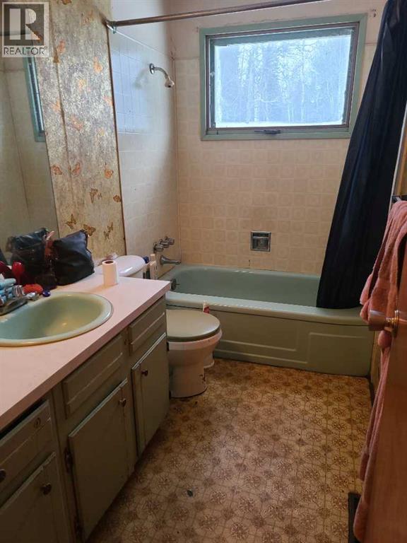 872041 689 Highway Property Photo 3