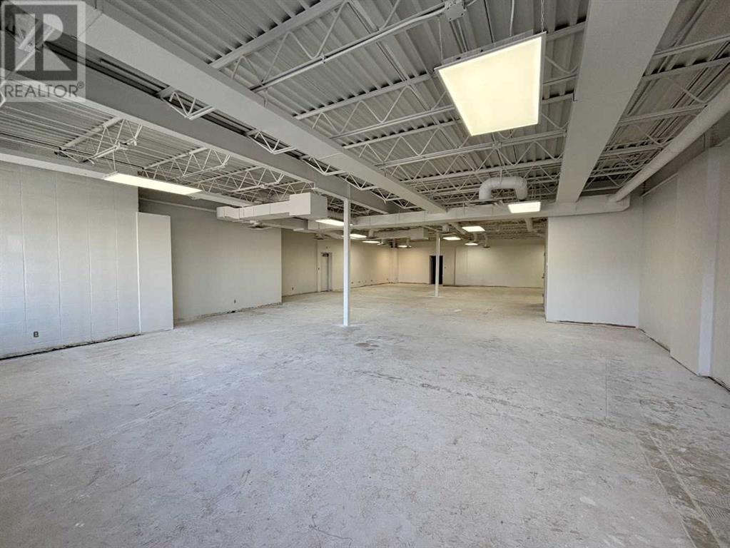 A & B, 11402 100 Street Property Photo 7