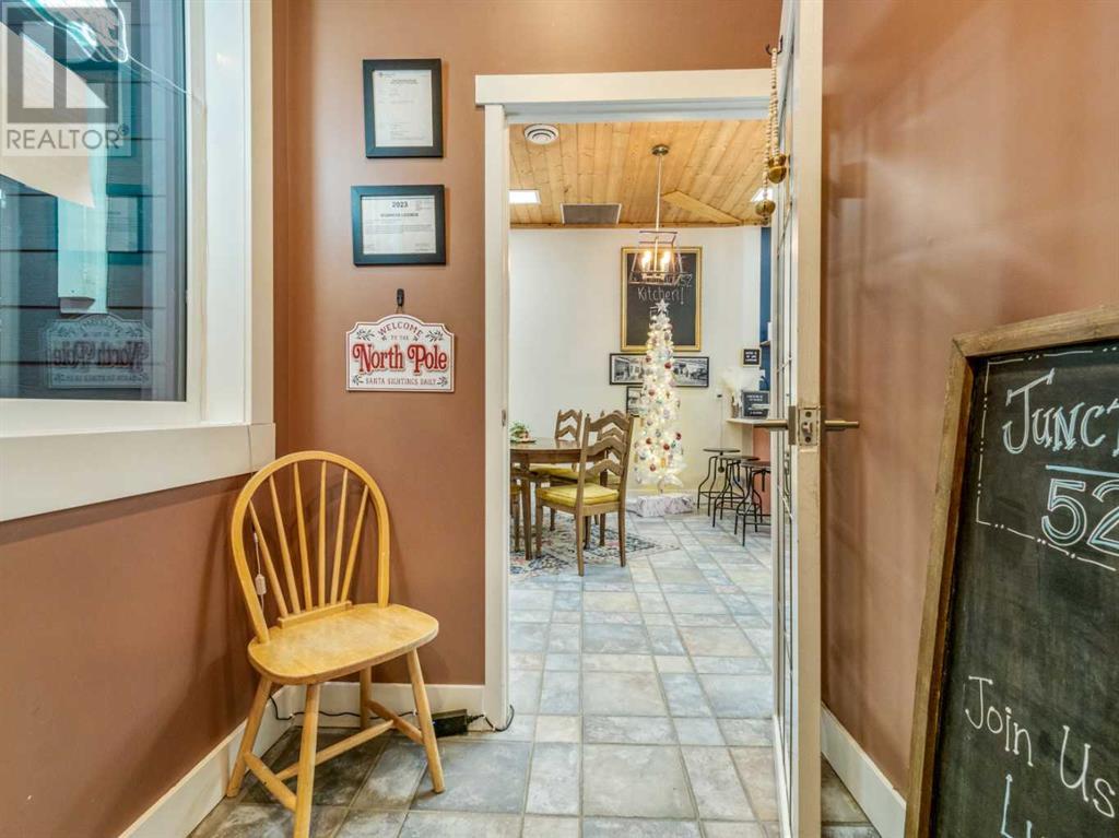 19 Broadway N Property Photo 21
