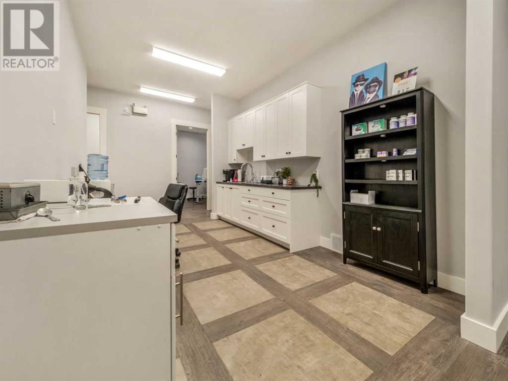 19 Broadway N Property Photo 38