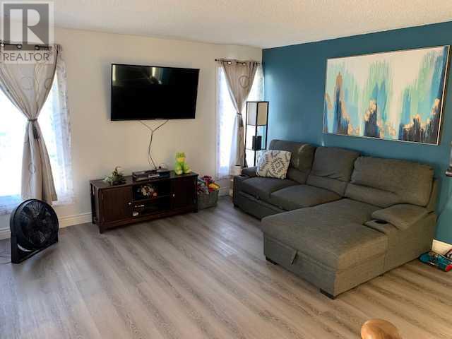 4314 54 Street Property Photo 9