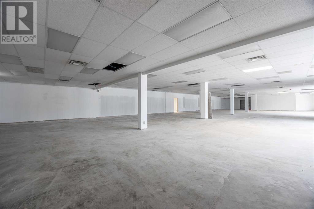 100, 9401 Franklin Avenue Property Photo 4