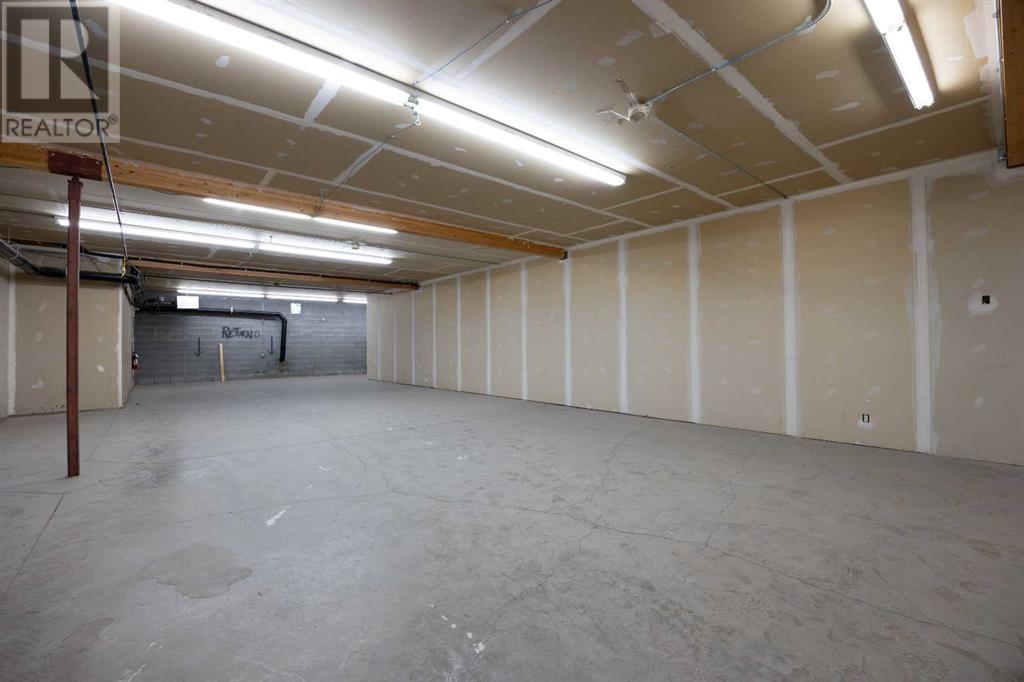 100, 9401 Franklin Avenue Property Photo 8