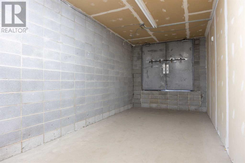 100, 9401 Franklin Avenue Property Photo 10