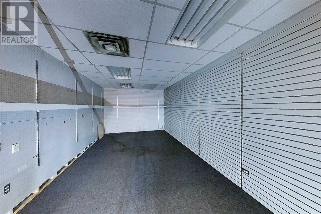 320 50 Street Property Photo 8