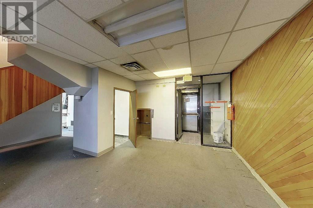 320 50 Street Property Photo 9