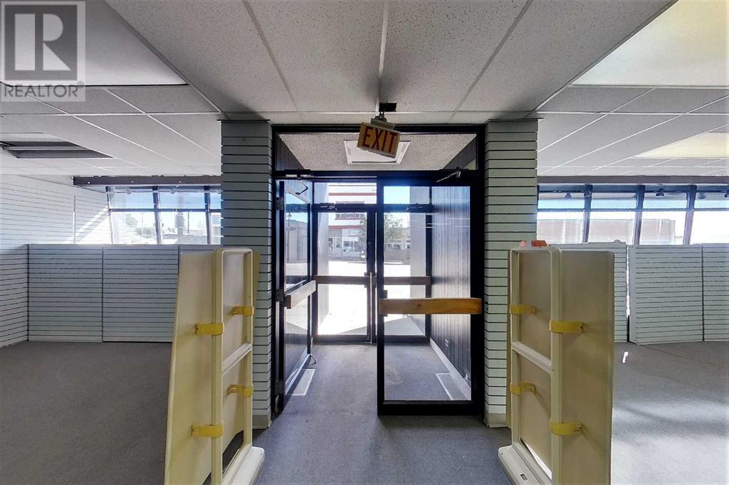 320 50 Street Property Photo 10