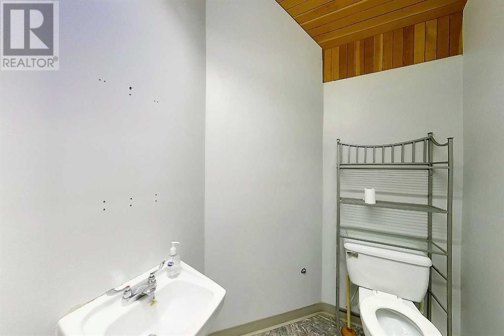 320 50 Street Property Photo 12