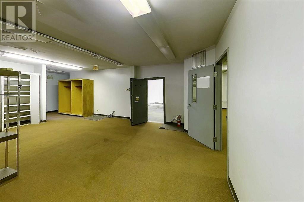 320 50 Street Property Photo 14