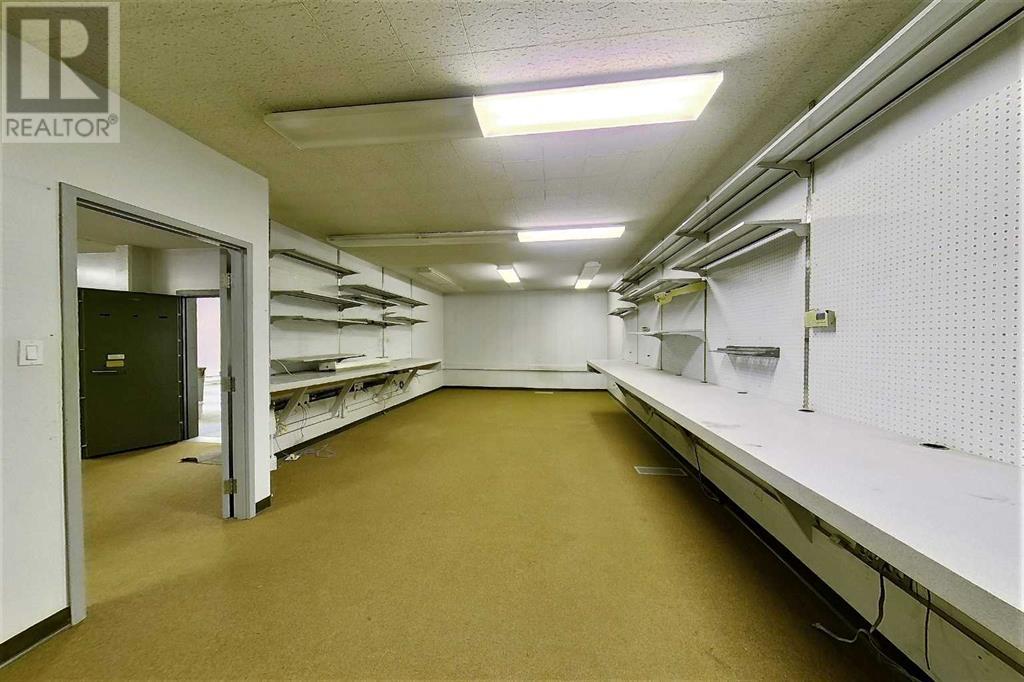 320 50 Street Property Photo 15