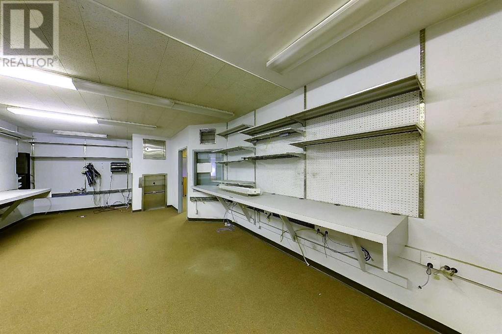 320 50 Street Property Photo 16