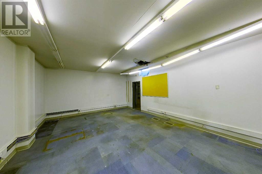 320 50 Street Property Photo 17