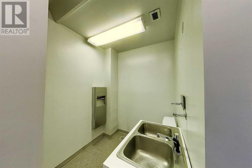 320 50 Street Property Photo 21