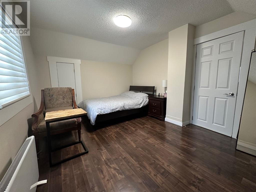 2718 17 Street Sw Property Photo 4