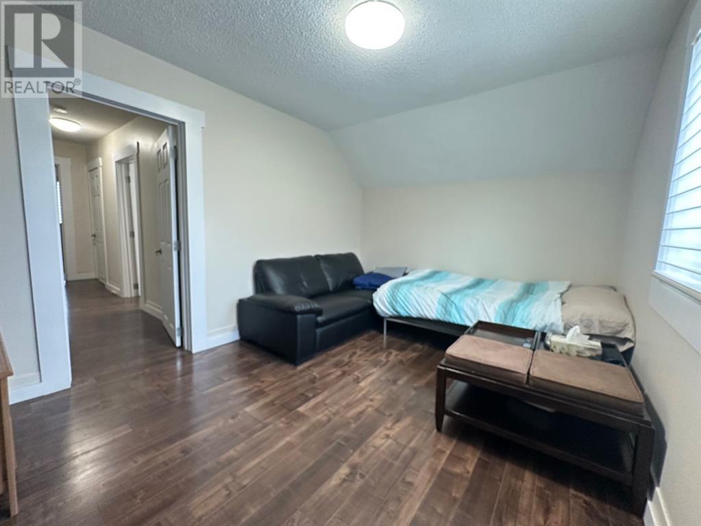 2718 17 Street Sw Property Photo 8