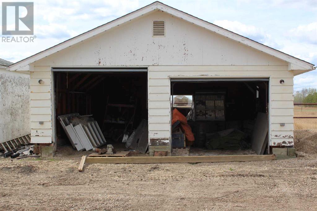 233055 922 Twp Road Property Photo 12