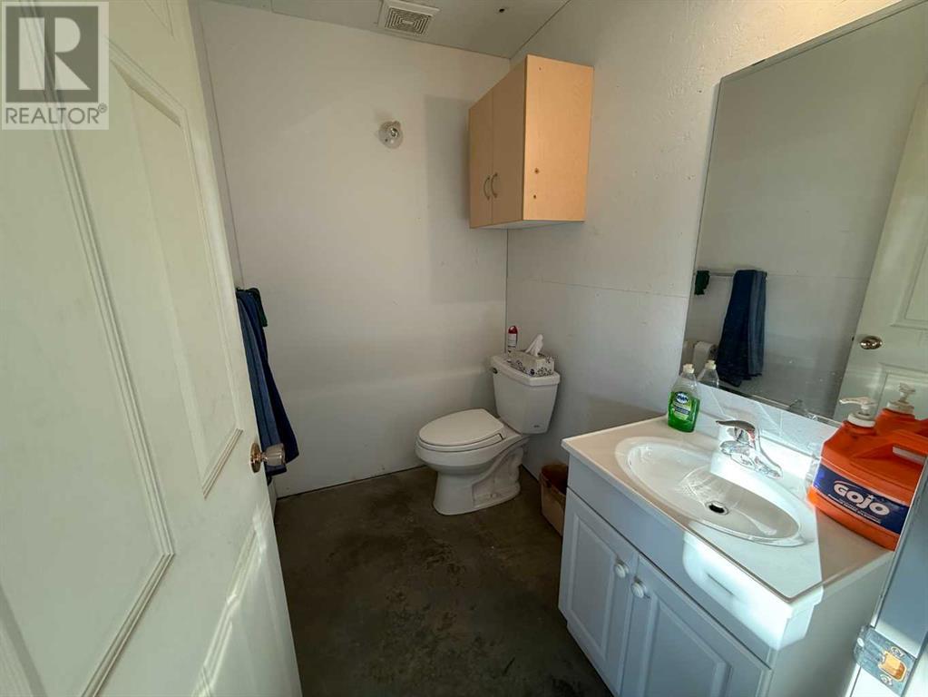 #9, 3614 67 Street Property Photo 3