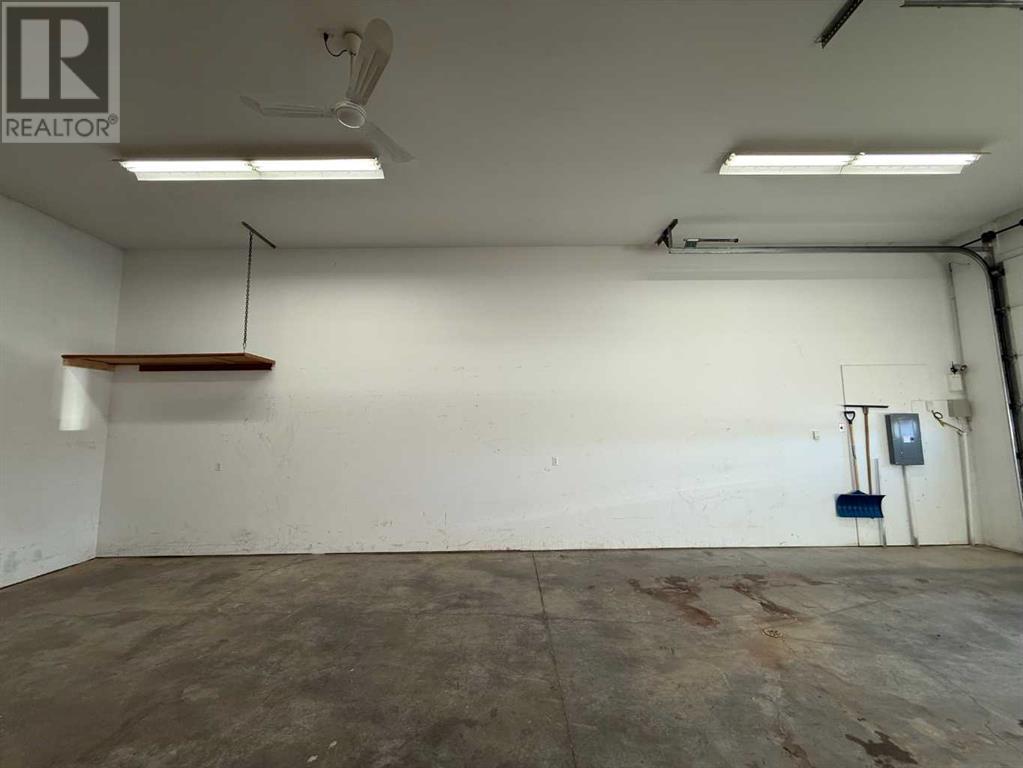 #9, 3614 67 Street Property Photo 5