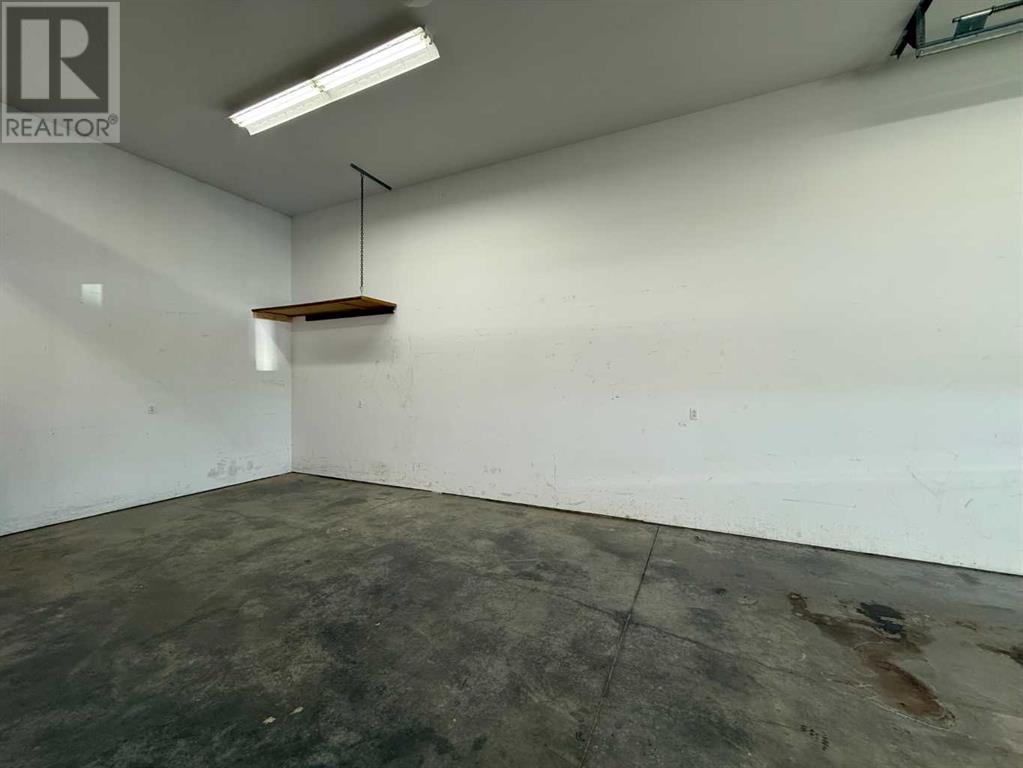 #9, 3614 67 Street Property Photo 6