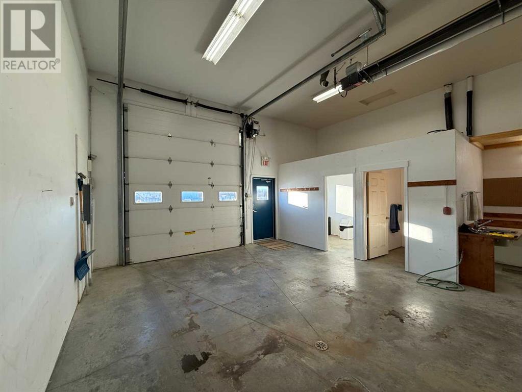 #9, 3614 67 Street Property Photo 7