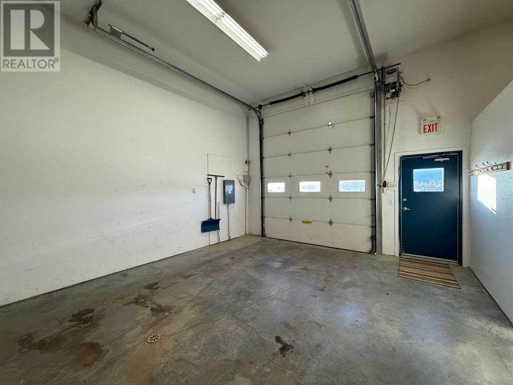 #9, 3614 67 Street Property Photo 8