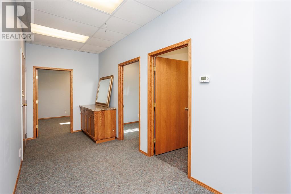 201, 4802 51 Avenue Property Photo 2