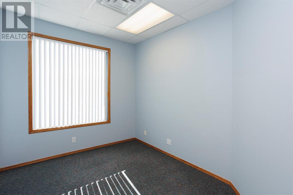 201, 4802 51 Avenue Property Photo 4