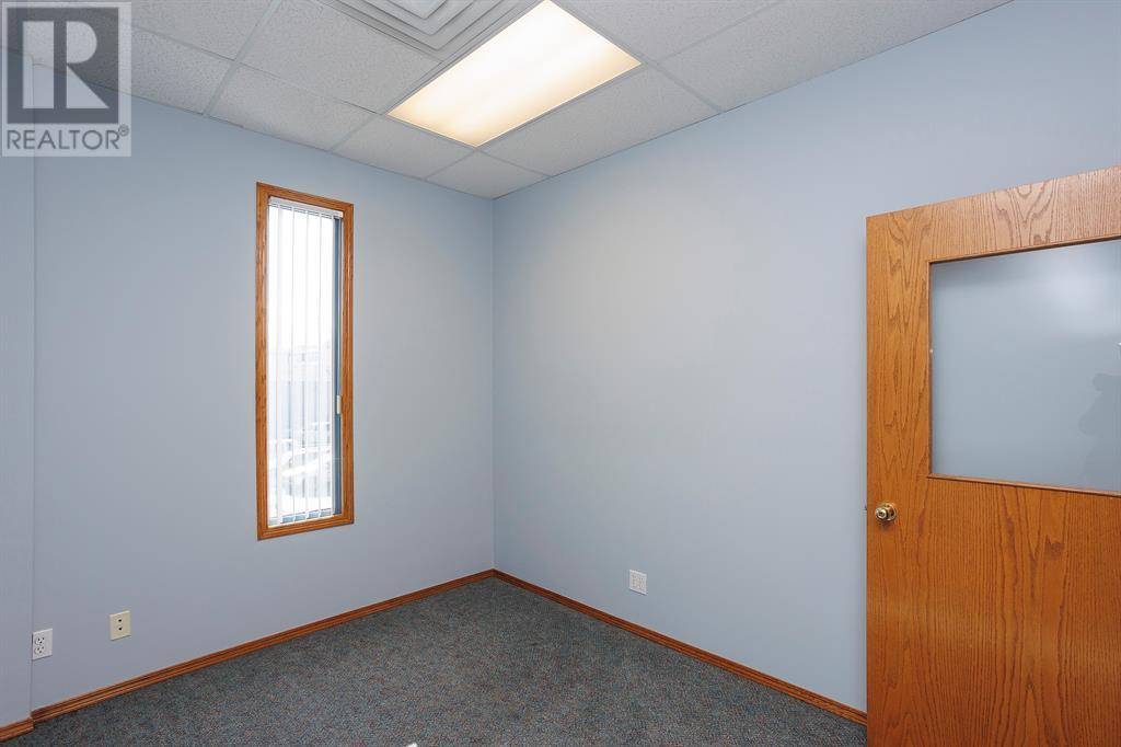 201, 4802 51 Avenue Property Photo 5