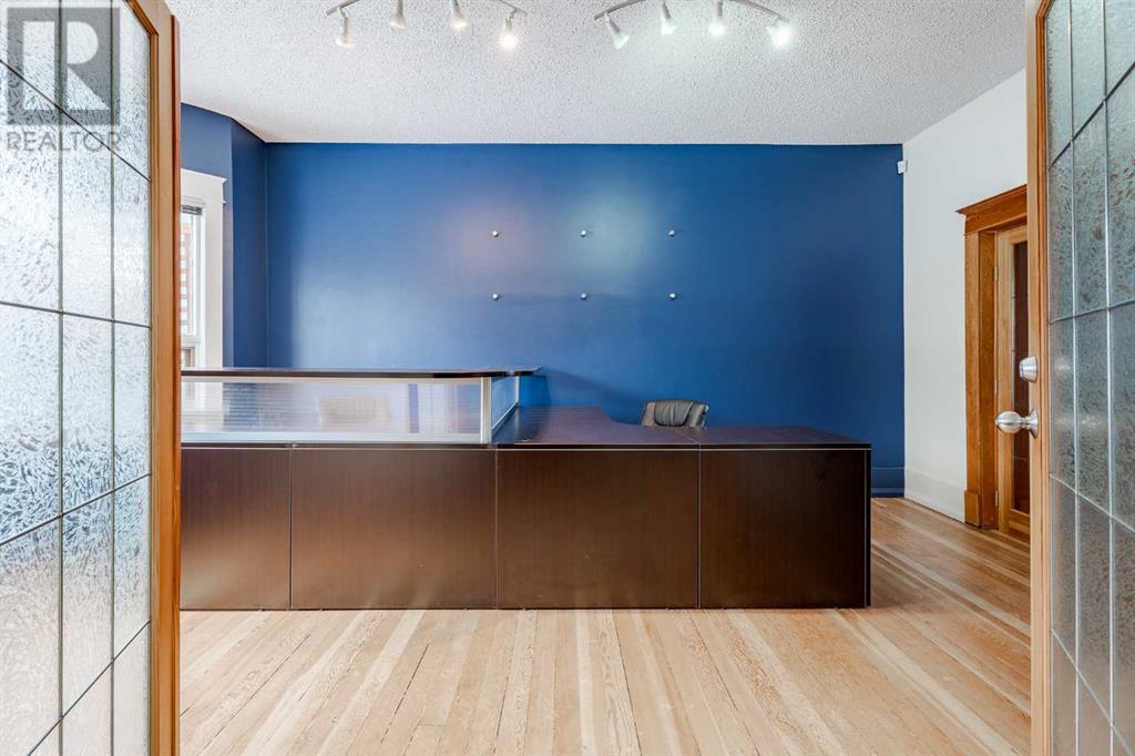 1732 11 Avenue Sw Property Photo 6