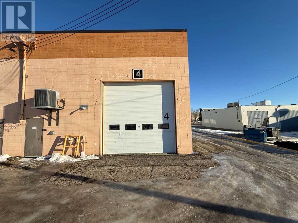B, 11402 100 Street Property Photo 1