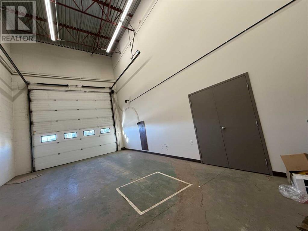 B, 11402 100 Street Property Photo 5