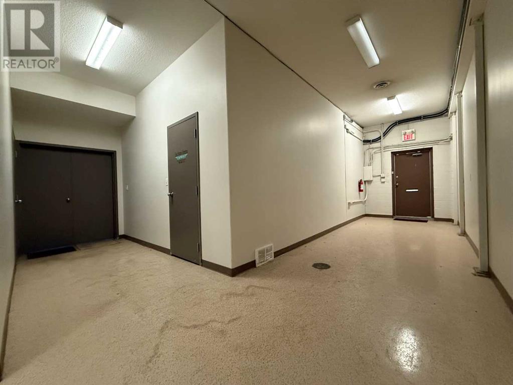 B, 11402 100 Street Property Photo 7