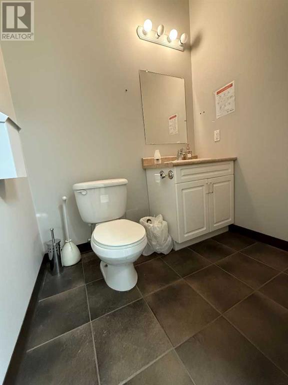 B, 11402 100 Street Property Photo 10