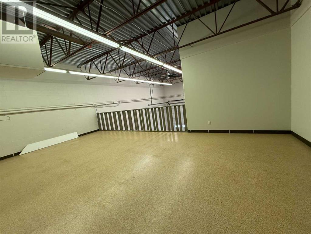 B, 11402 100 Street Property Photo 12