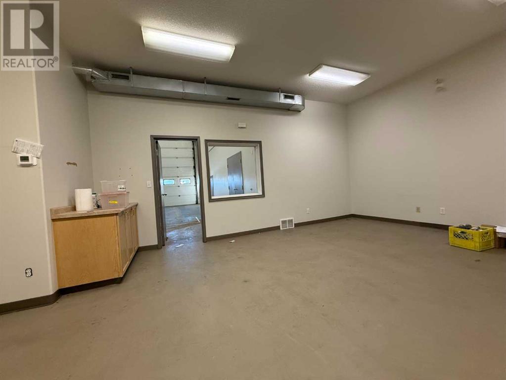 B, 11402 100 Street Property Photo 14