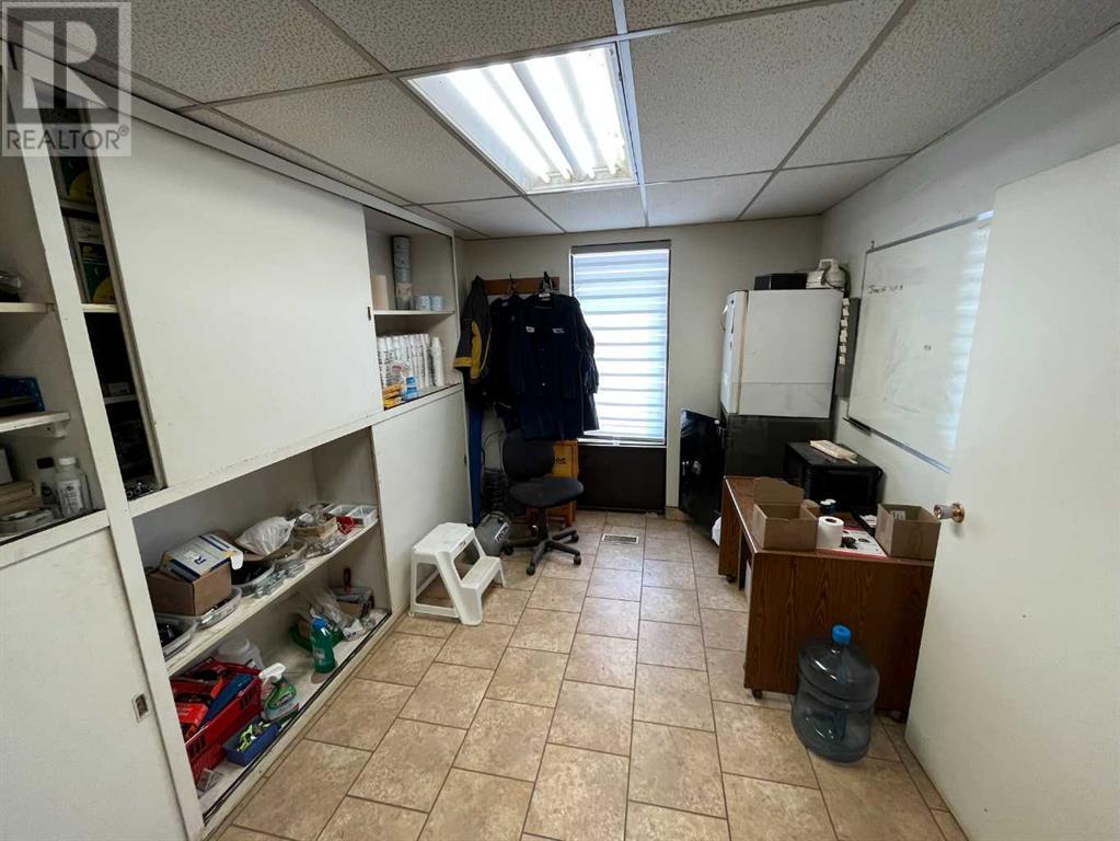 5406 58 Avenue Property Photo 9
