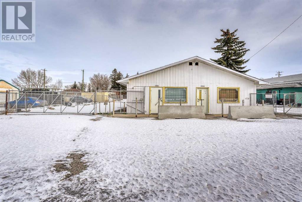 228 Centre Street Ne Property Photo 4