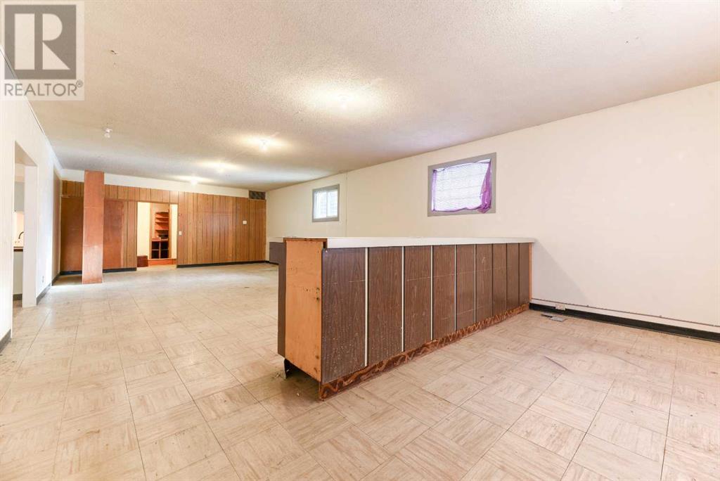 228 Centre Street Ne Property Photo 8