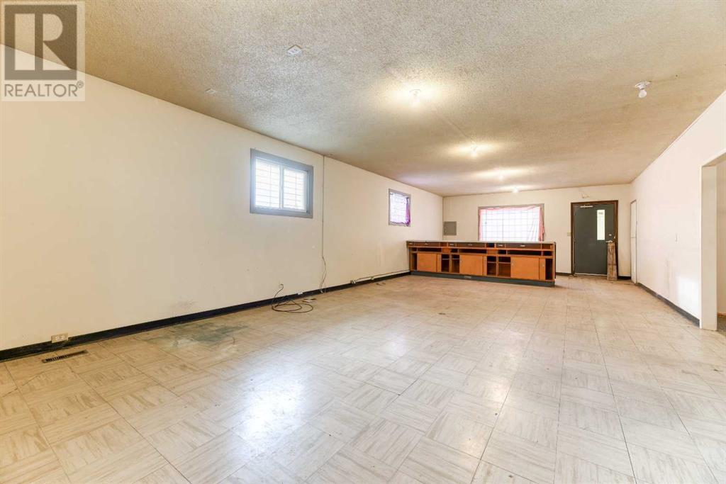 228 Centre Street Ne Property Photo 10