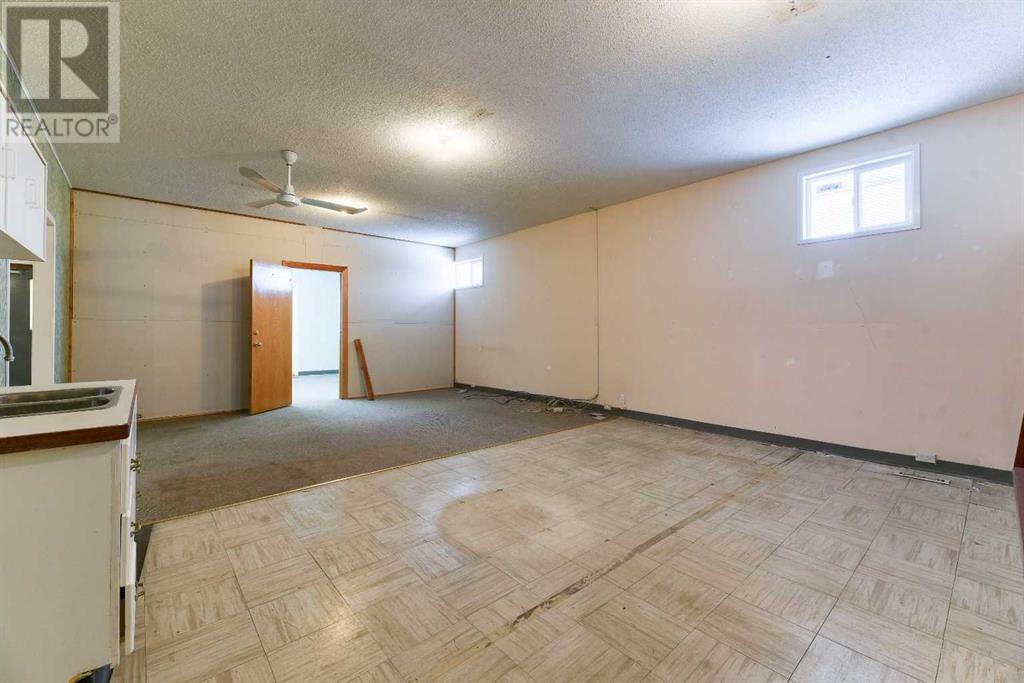 228 Centre Street Ne Property Photo 11
