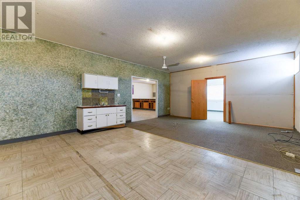 228 Centre Street Ne Property Photo 12